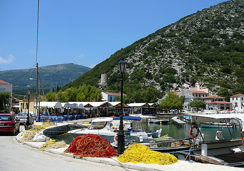Den lilla hamnbyn Frikes på ön Ithaka i Grekland.