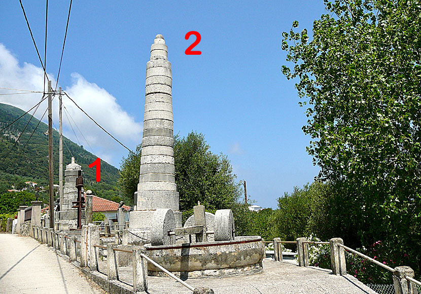 Obelisker och andra märkliga monument i byn Kolieri på Ithaka.