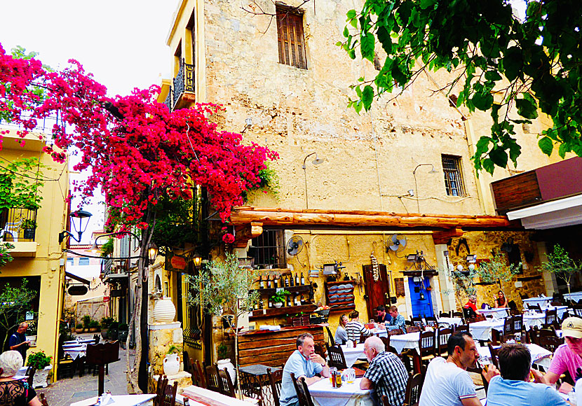 Nästan alla restauranger och tavernor Chania serverar mycket god grekisk mat. 