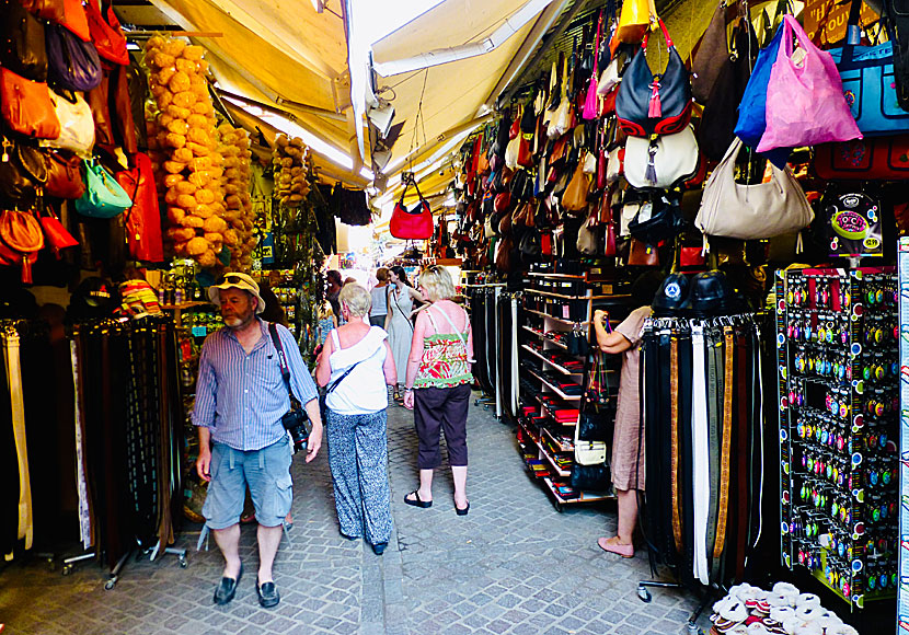 På den så kallade lädergatan Odos Skridlof i Chania kan du shoppa hur mycket som helst. 