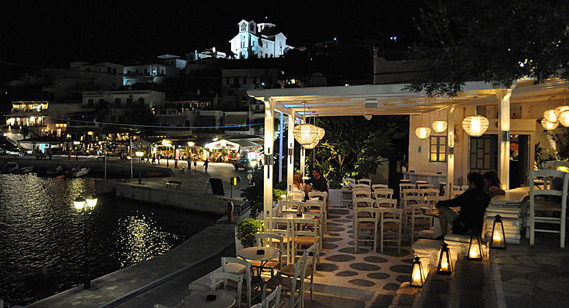 Batsi restaurants and bars in Andros.