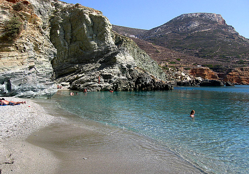 Angali beach på Folegandros i Grekland är en av öns bästa stränder. 