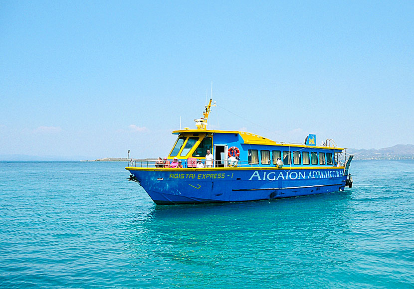 Den lilla båten Agistri express som går mellan Agistri och Egina.