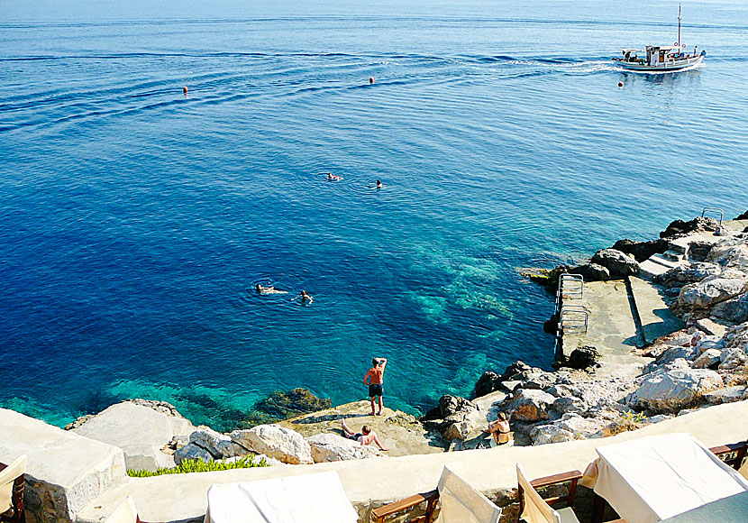 På ön Hydra i Grekland finns det många fina klippbad med snorkelvänligt vatten. 