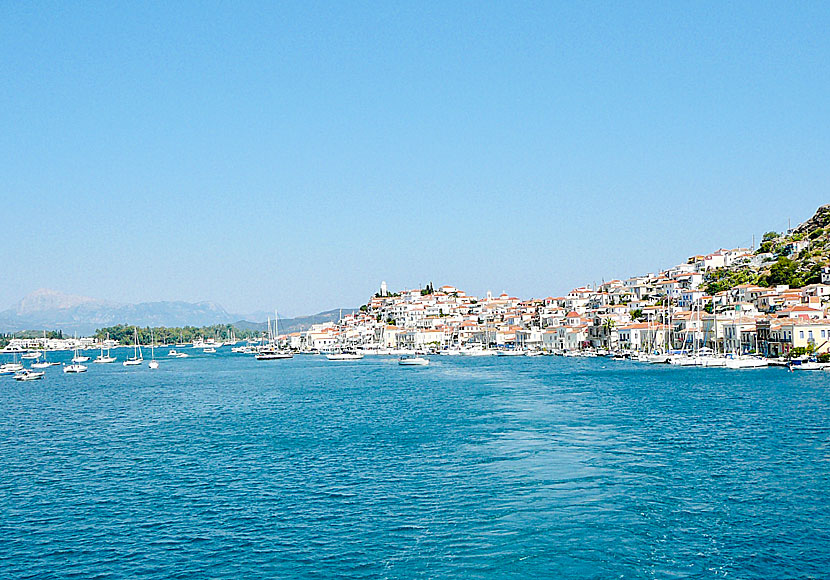Den vackra ön Poros i Grekland.