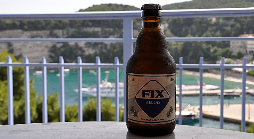 Den grekiska ölen FIX finns att köpa på Alonissos.