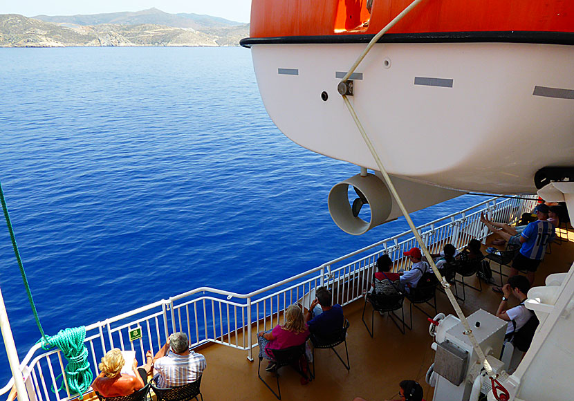 Färjan Blue Star Delos trafikerar många öar i Kykladerna och Atens hamnstad Pireus. 