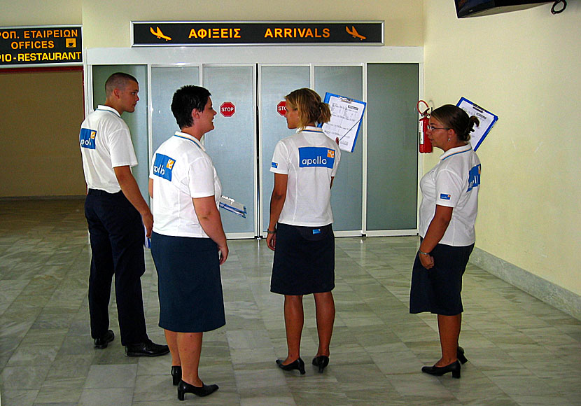Apollos reseledare möter dig på alla flygplatser i Grekland. Som här på Samos flygplats nära Pythagorion.