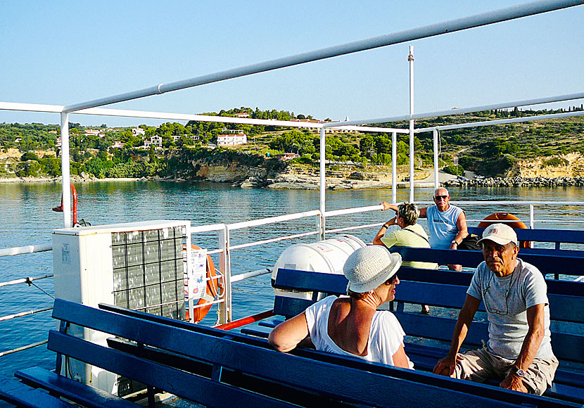 I Joniska öarna går det färja mellan Lefkas, Ithaka, Kefalonia och Zakynthos.