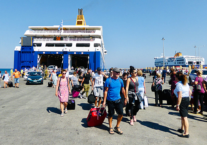 Blue Star Ferries i den stora hamnen Acandia i Rhodos stad.