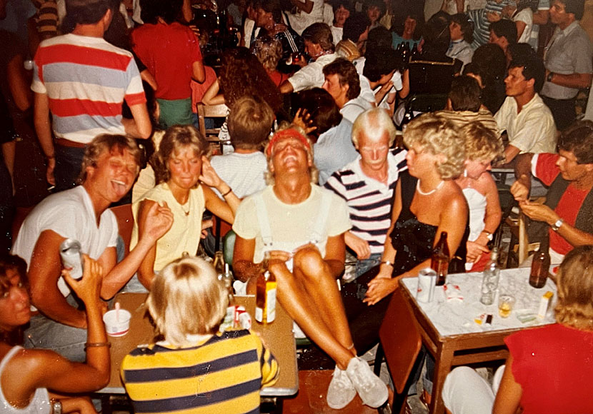 Party på torget på Ios i Kykladerna på 1980-talet.