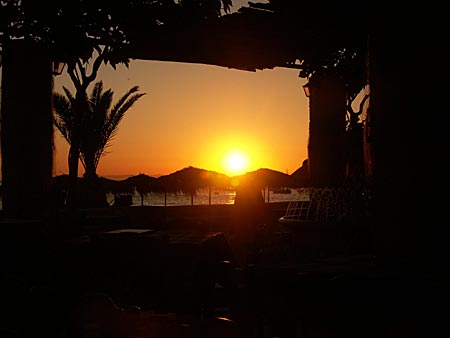 Solnedgång i Kini på Syros.
