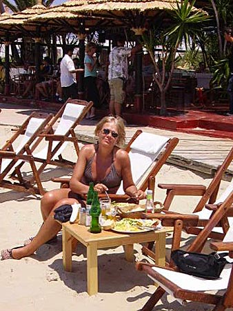 Lunch på stranden på Naxos.