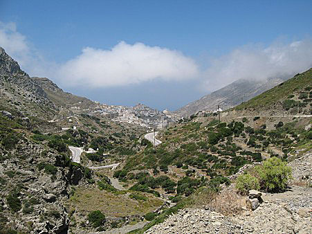 Vägen över bergen mot Olympos på Karpathos.