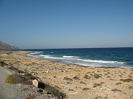 Vild strand på västra Kassos.