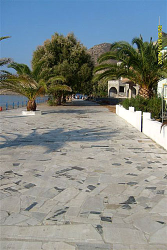 Strandpromenaden i Mirtos.