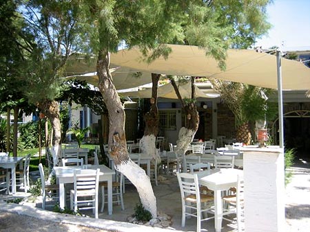 Taverna Marathia just bredvid Golden Beach. Tinos.