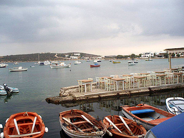Småbåtshamnen i Aliki på Paros
