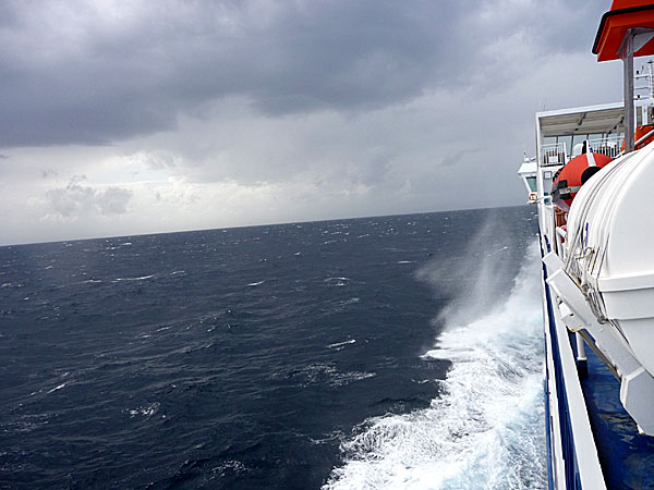 Storm mellan Naxos och Pireus.  Blue Star Ferries. 