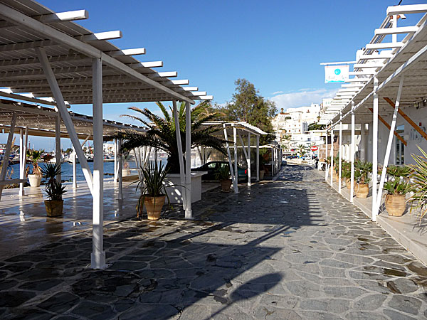 Hamnpromenaden i Naxos stad .