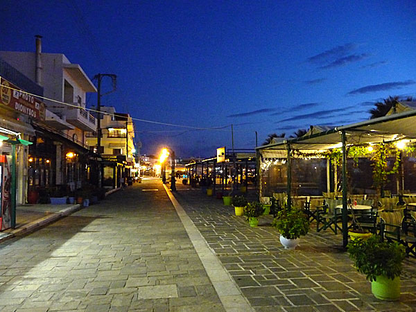 Hamnpromenaden i Naxos stad 