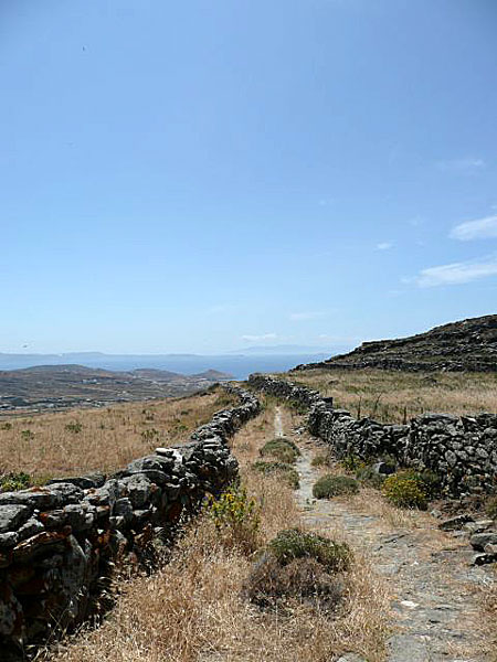 Vandring mellan Chora, Ktikado och Kionia på Tinos.