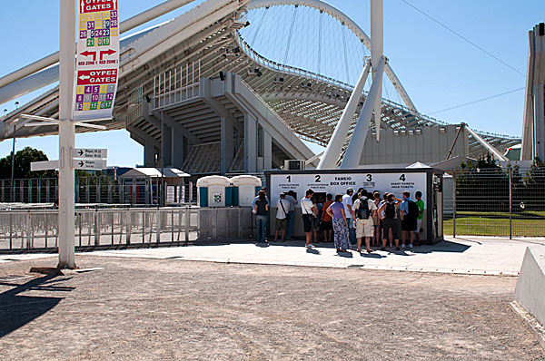 I väntan på biljetter till U2 på Olympiastadium Aten.