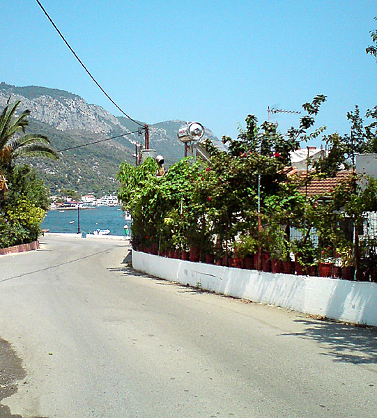 Den något enklare vägen hem från stranden  på Evia.