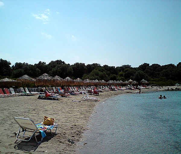 Stranden på ön Lihadonisia nära Evia i Grekland.