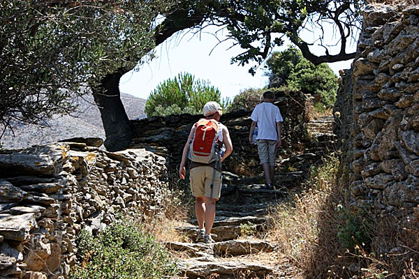 Vandra mellan Katapola och Chora på Amorgos.