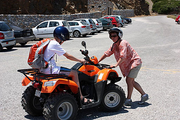 Hyra fyrhjuling på Amorgos.
