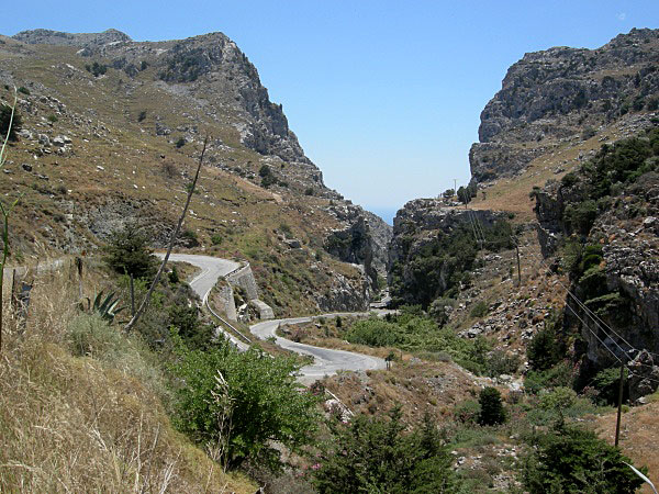 Veien gjennom Kotsifou kløften på Kreta.