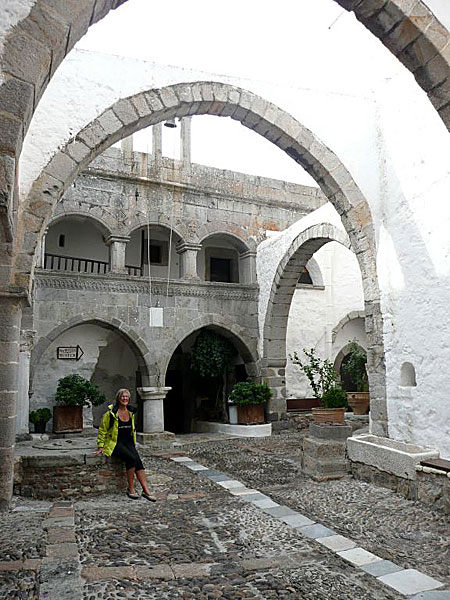 Inne på klostergården på Patmos.