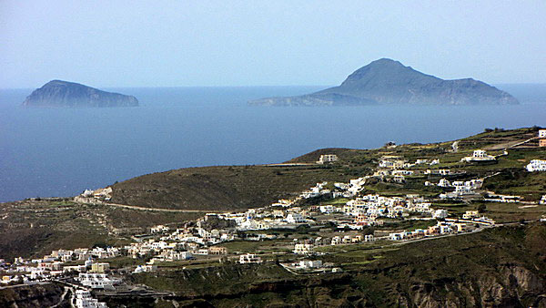 Askania och Xristiana sett från Akrotiri. Santorini.