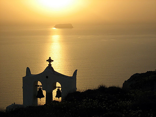 Aspronissi i solnedgång. Santorini.