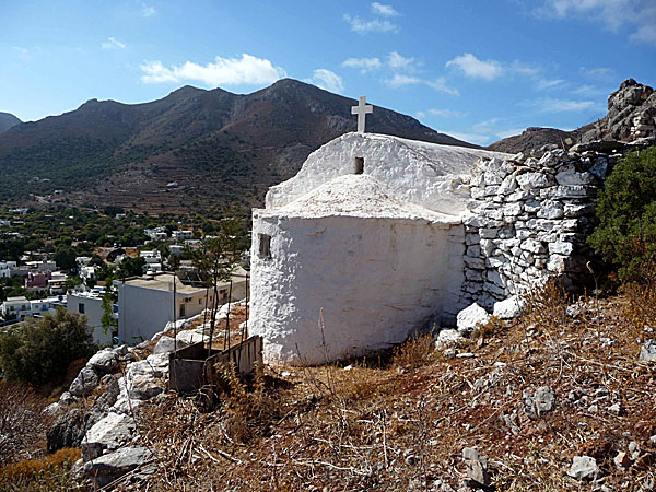 Från det lilla kapellet har man utsikt över Livadia på Tilos.