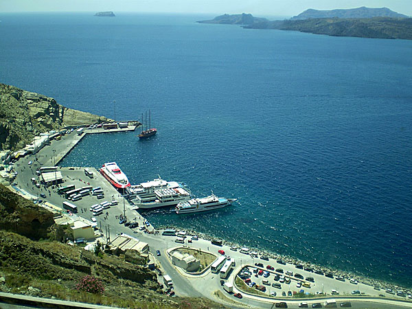Vägen till hamnen på Santorini.