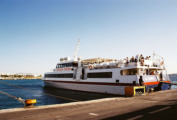 Resa med båten Alexander mellan Santorini och Naxos.
