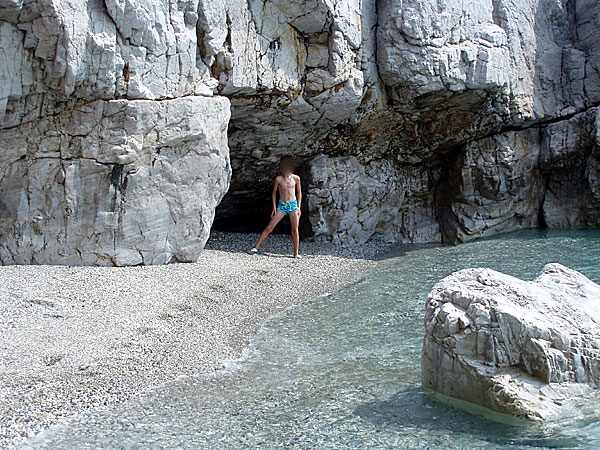 Skopelos. Grotta på stranden.