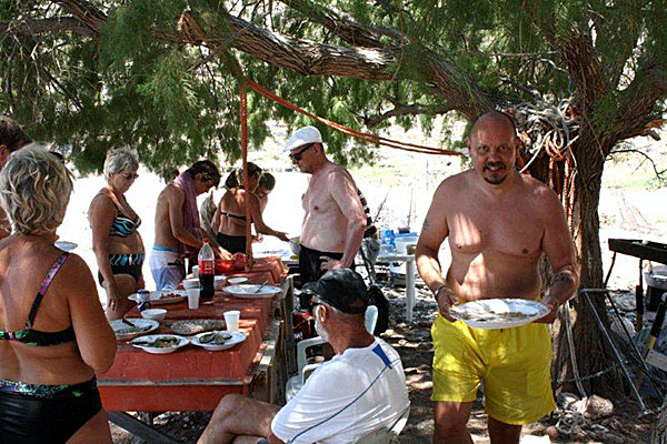 Utflyktsbåt runt Tilos med BBQ.