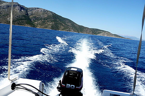 Hyra båt på Ithaka i Grekland.