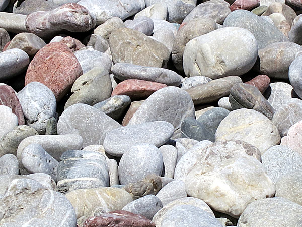 Stora stenar på Livadia beach på Tilos.