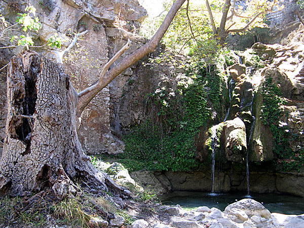 Kythera. Mylopotamos. Badplatsen vid vattenkvarnarna längst ner.